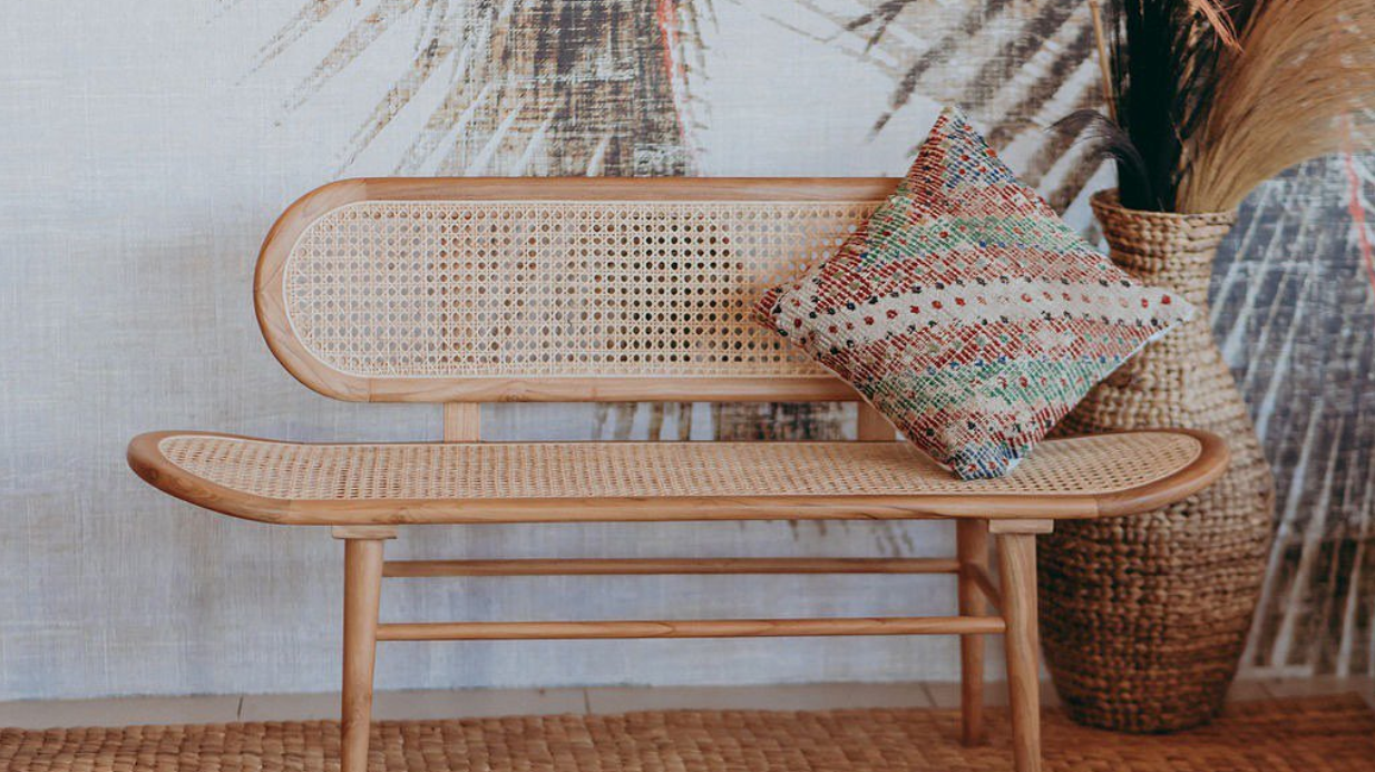 The advantages of using natural wood in the decoration of your home